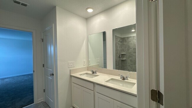 Building Photo - 3430 Howell Dr