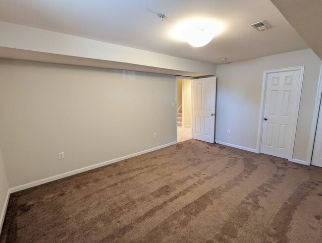 Building Photo - Impeccably maintained SFH in Clarksburg ready for you before the holidays!