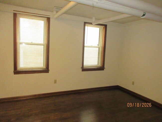 Building Photo - 819 E Center St