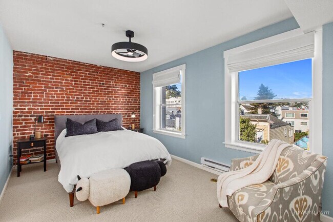 Building Photo - 323 29th St