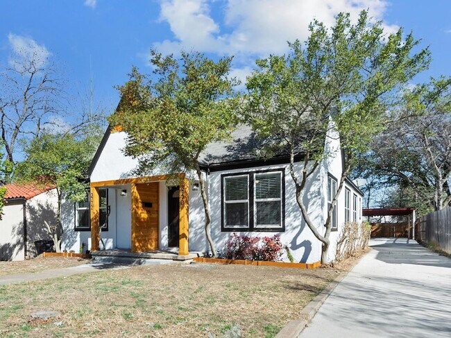 Building Photo - 3772 W 6th St