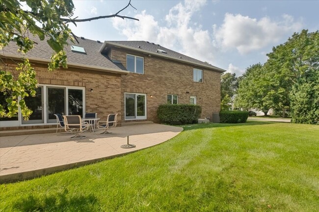 Building Photo - 1055 Knollwood Ln