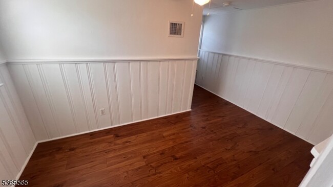 Building Photo - 116 Greenlawn Ave