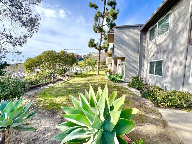 Building Photo - Mid-Century Townhome in Fashion/Mission Valley WEST! 3bd/2ba, garage, laundry, VIEW!