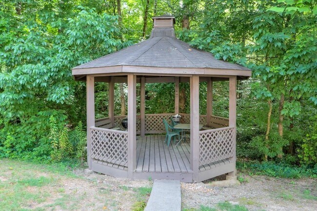 Building Photo - 1312 Old Hammond Chase