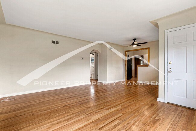 Building Photo - Cozy House with Central A/C and Fenced Back Yard
