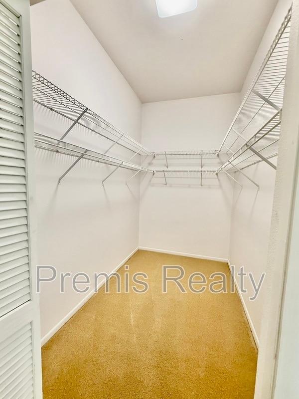 Building Photo - 642 Weathersfield Dr