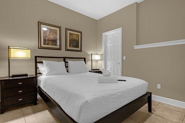 Building Photo - 14590 Damai Ln