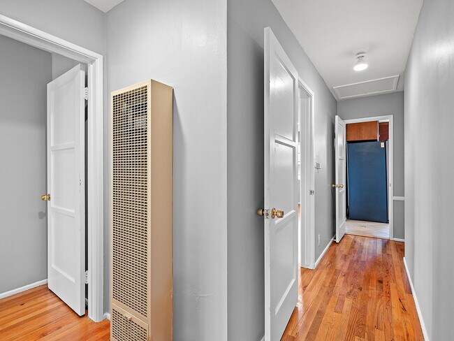 Building Photo - "Spacious 4-Bed, 3-Bath Oasis in Prime Los Angeles Location - 2080 Sq Ft of Comfort!"