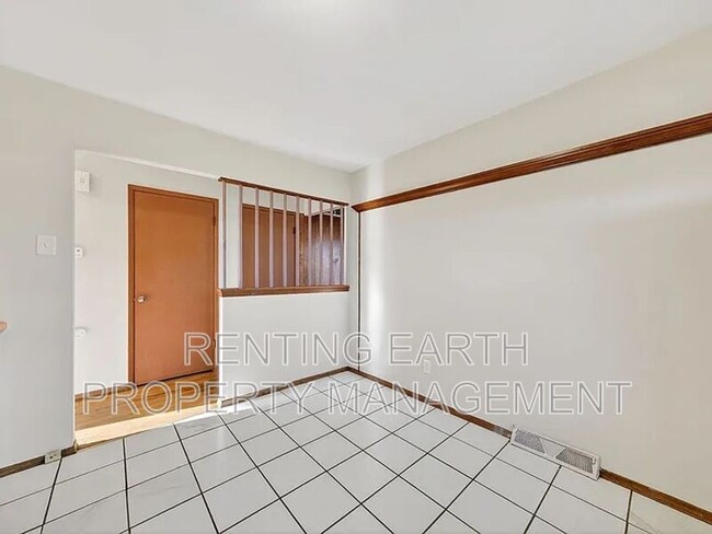 Building Photo - 8908 Scottdale Ave