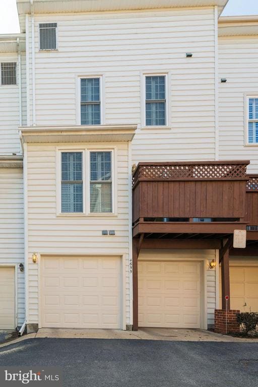 Building Photo - 4655 Lambert Dr