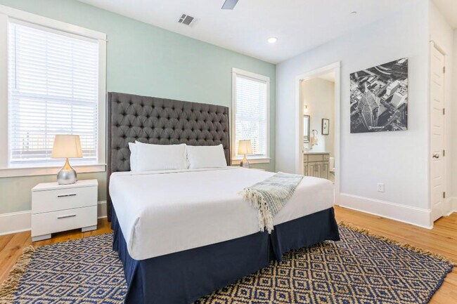 Building Photo - 1222 Carondelet St