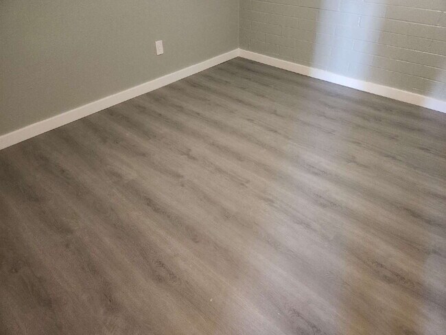 Building Photo - NEWLY RENOVATED 2BD/1BA – CALL TODAY NORTH PHOENIX