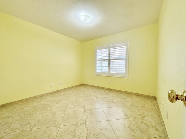 Building Photo - 8159 Dinsmore Dr
