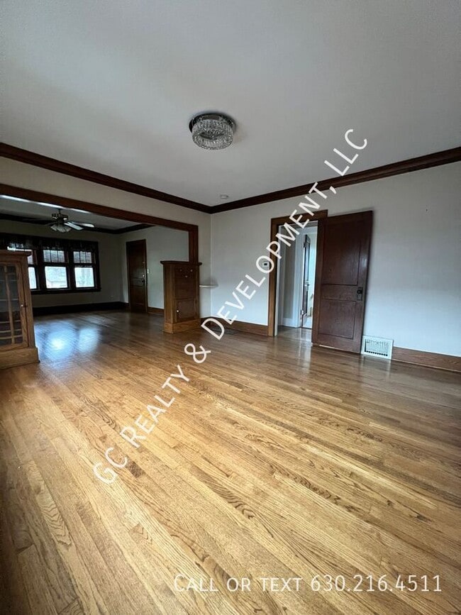 Building Photo - 337 S Maple St