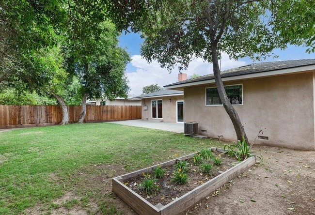 Building Photo - 4 Bedroom / 2 Bathroom Home for Rent $2,700