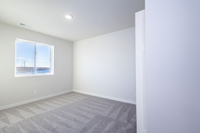 Building Photo - Stunning New Built 5 Bed Duplex!