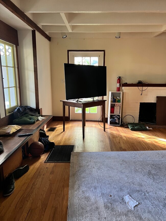 Building Photo - 1733 La Loma Ave