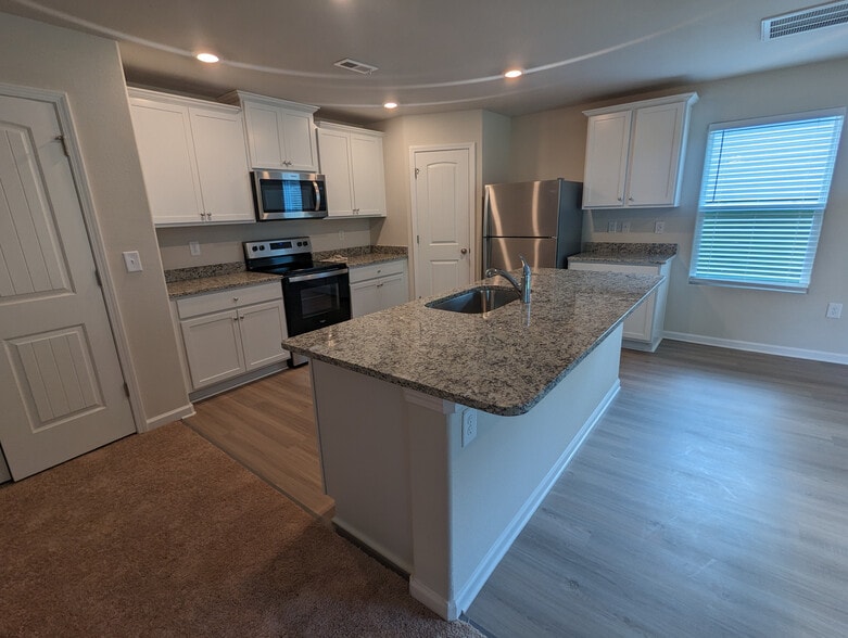 Building Photo - Room in Single Family Home on Trailblazer St