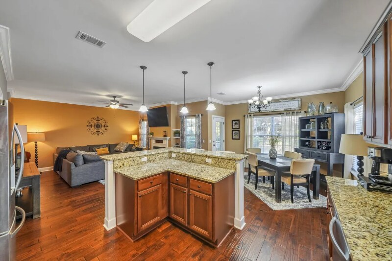 Building Photo - 122 Big Oaks Ln