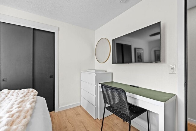 Building Photo - Trendy 2B/1B Unit C I Near Gonzaga/WSU/EWU & 5 Hospitals I Pet Friendly