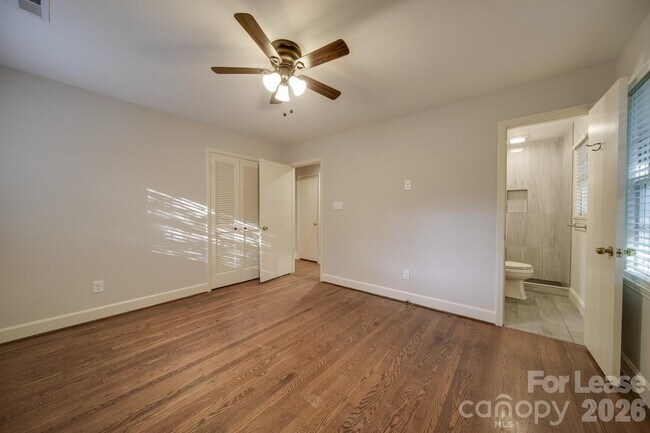 Building Photo - 6700 Castlegate Dr