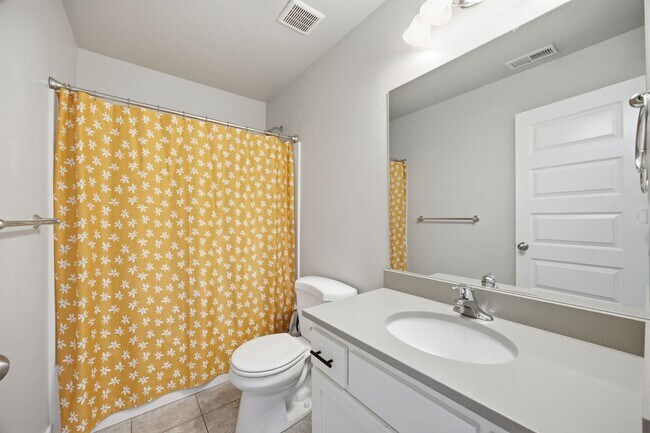 Building Photo - Stunning townhome on Sleepy Ridge