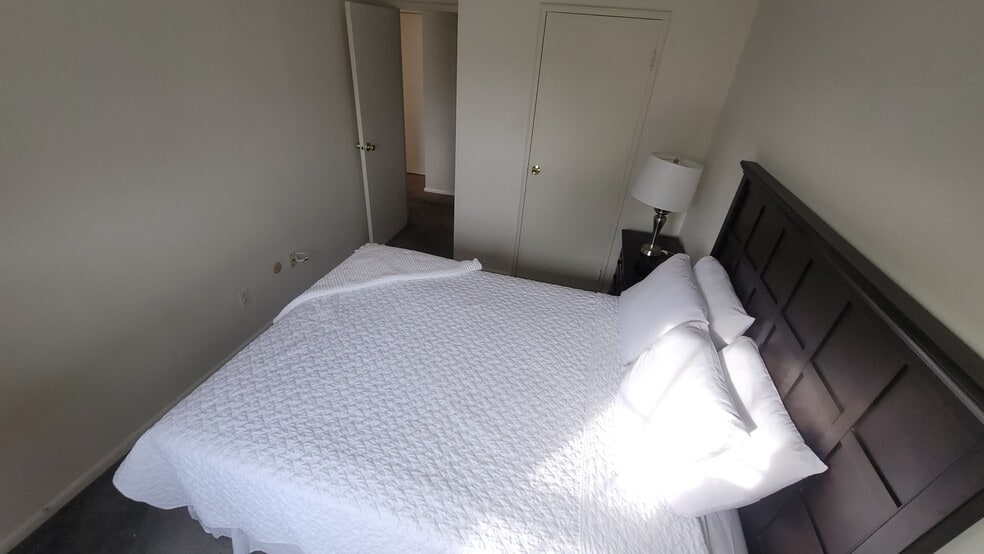 Building Photo - 7 Belfast Dr