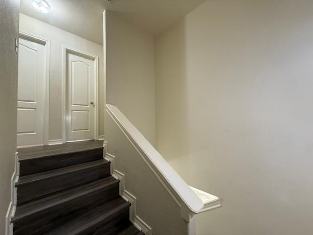 Building Photo - 1000 Ranchway Dr