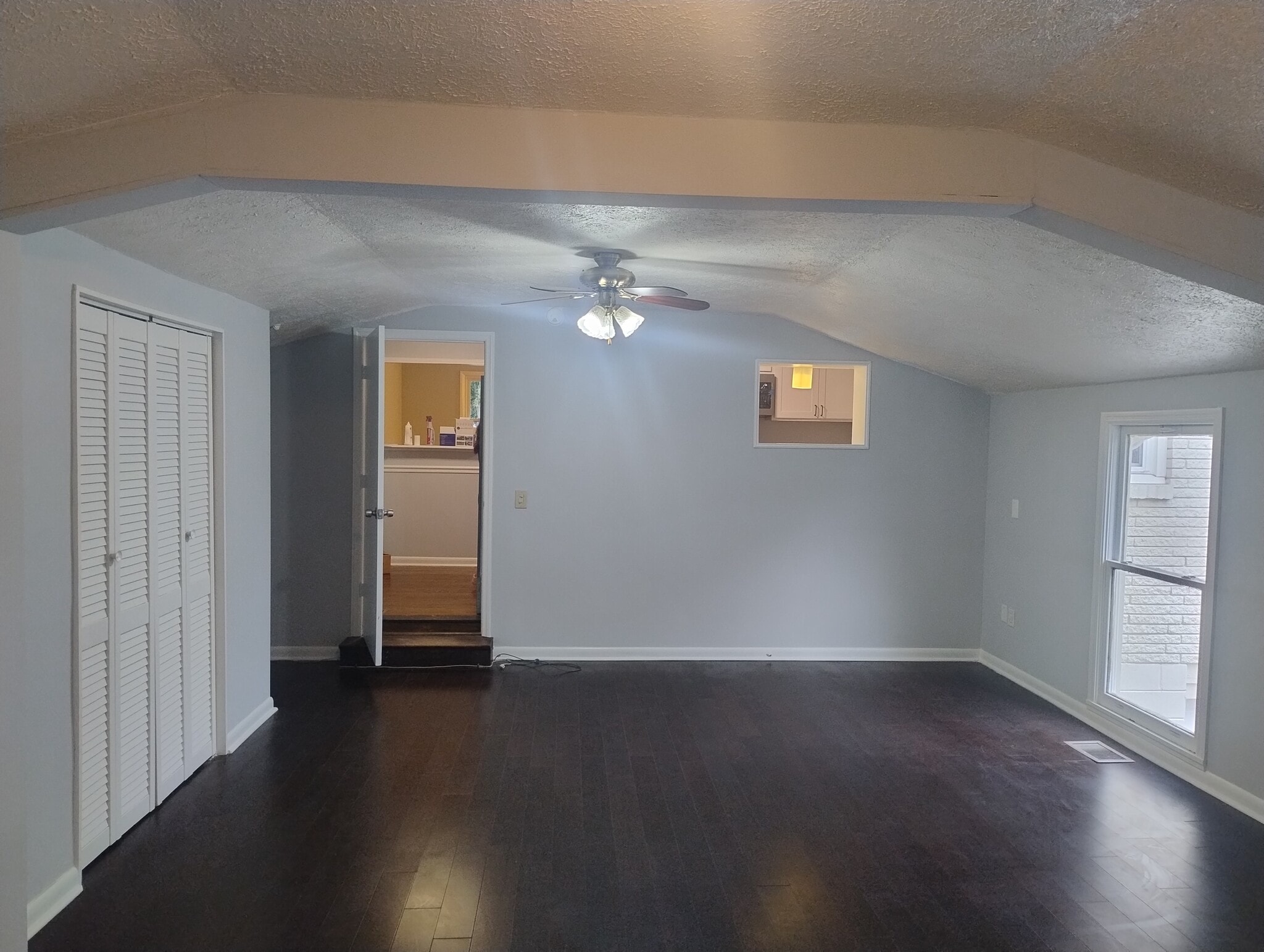 Building Photo - 121 Robinhood Cir