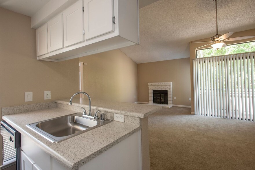 Kitchen and living area - Huntcliffe Apartments