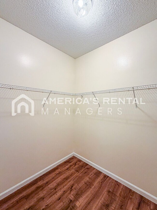 Building Photo - 1713 Savannah Park Ln