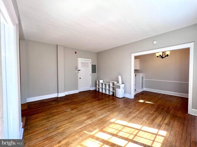 Building Photo - 1305 N Broom St