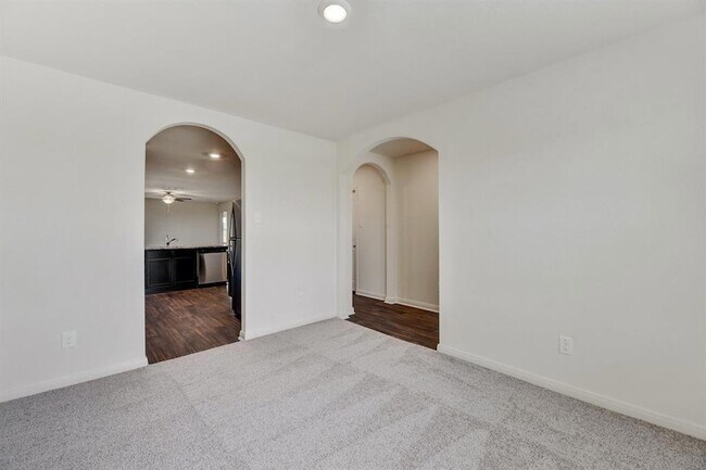 Building Photo - 18520 Quiet Range Dr