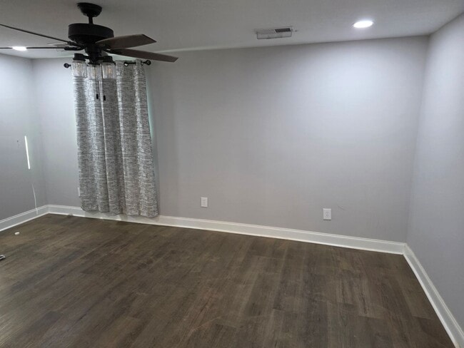 Building Photo - Fully Renovated 3 Bedroom Home Near Harrison Bay – Covered Deck & Fenced Yard