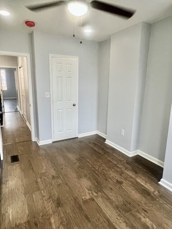 Building Photo - 808 N Streeper St