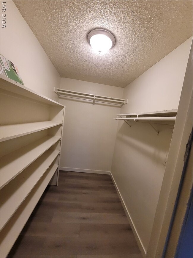 Building Photo - 615 S Royal Crest Cir
