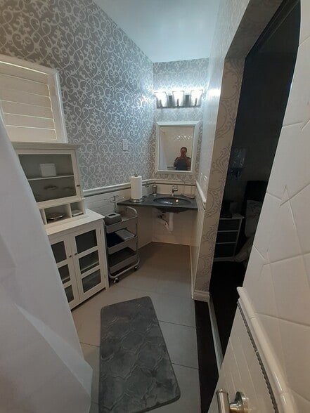 Vanity Area - 3437 Caspian Dr