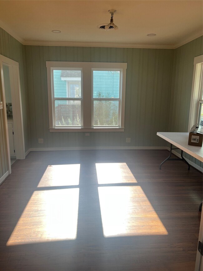 Building Photo - 803 Austin St