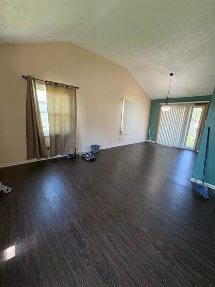 Building Photo - 4564 Dundee Ave