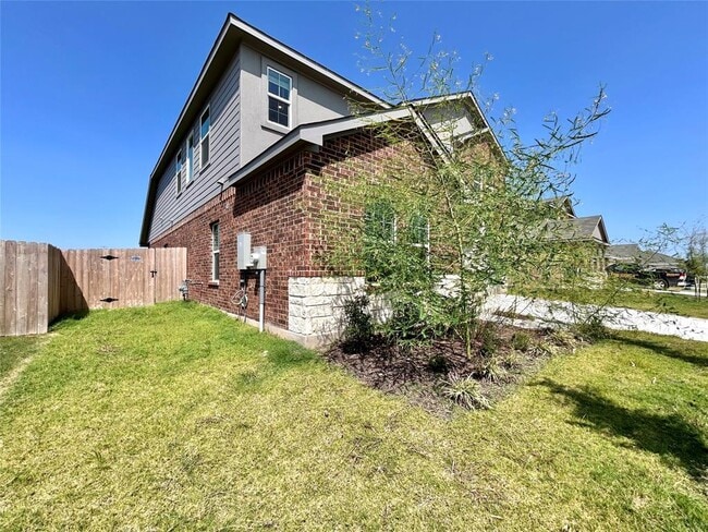 Building Photo - 519 Vantage Dr