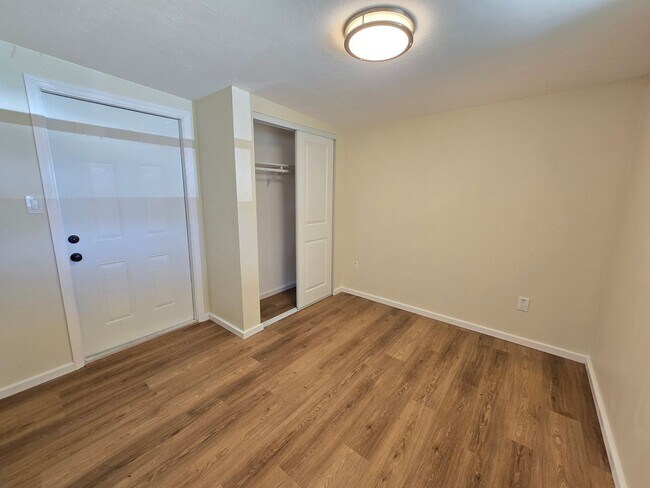 Building Photo - Charming 3 Bed / 2 Bath Annual Rental in S...