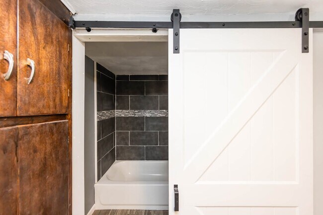 Building Photo - 482 E Jenkins Ave