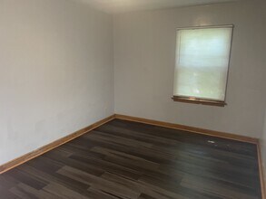 Building Photo - Cozy Lower Duplex with 2 Bedrooms and 1 Bathroom