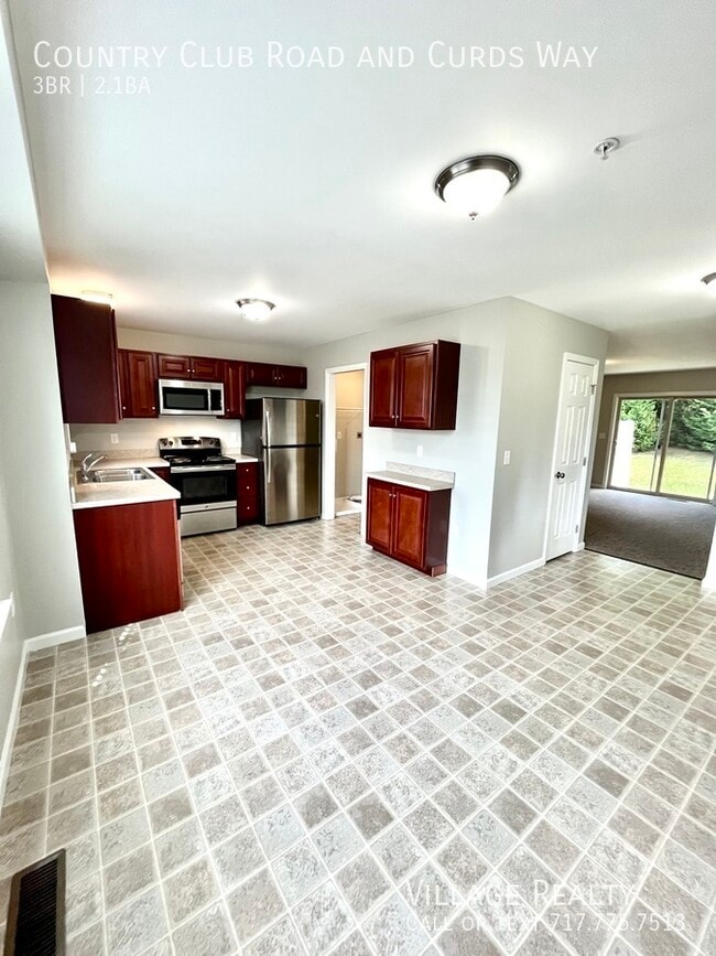 Building Photo - 703 Country Club Rd