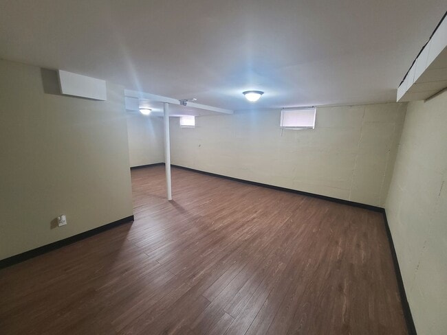 Building Photo - Extra clean and spacious home with a finis...