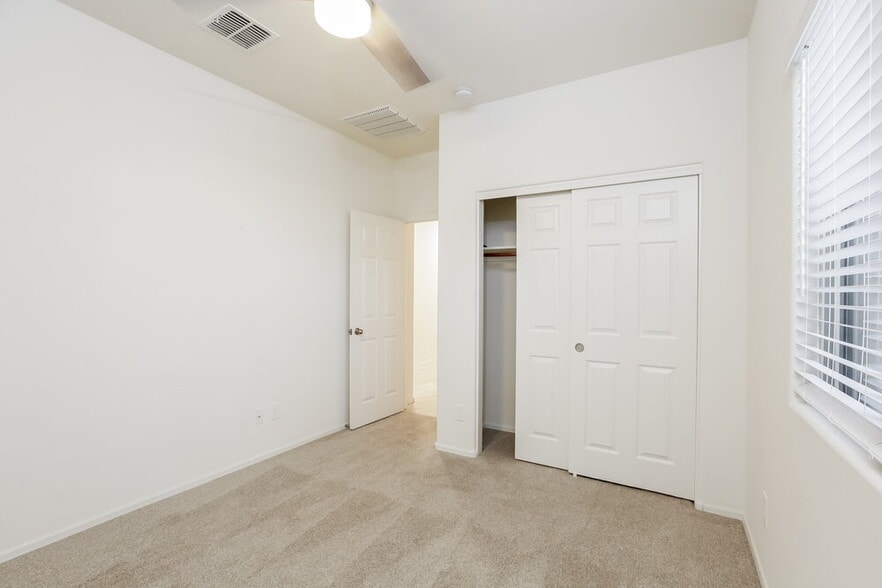 Building Photo - 4086 W Winston Dr