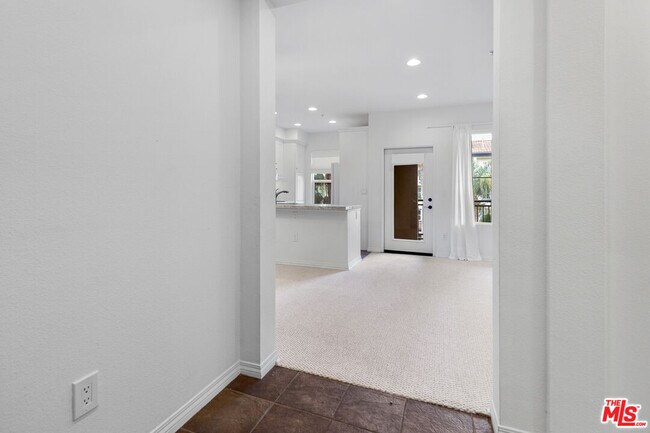Building Photo - 6020 S Seabluff Dr