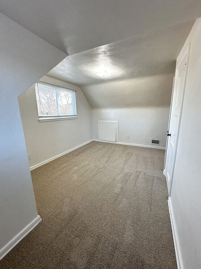 Building Photo - Well-Maintained 4-Bedroom in Haygood Area of Virginia Beach