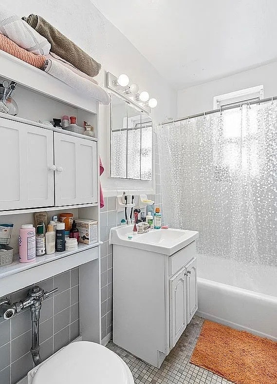 Building Photo - 6535 Broadway